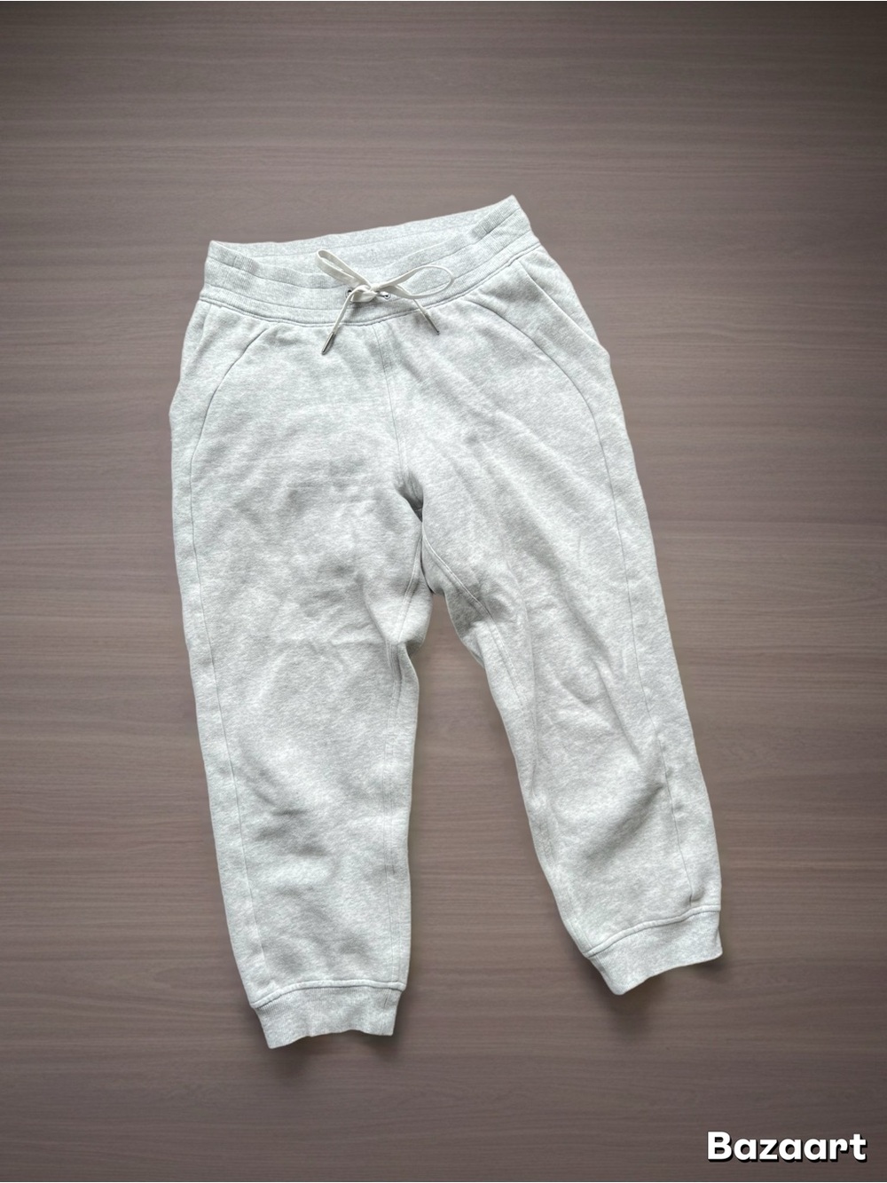 lululemon athletica light grey cropped scuba joggers